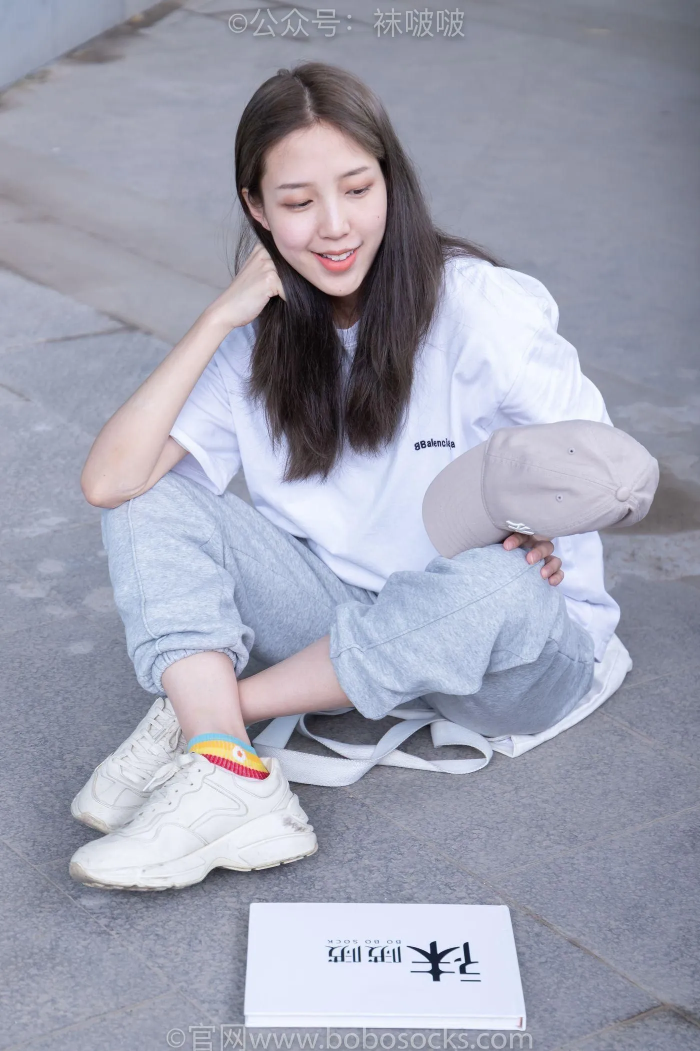 [BoBoSocks袜啵啵]NO.012 泡芙-运动鞋、白棉袜、裸足 [132P]插图1